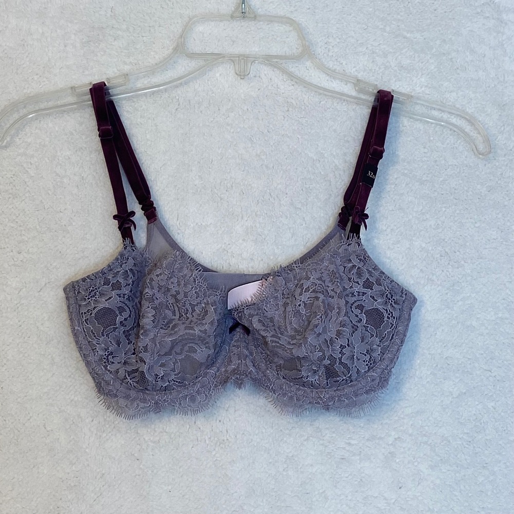 Victorias Secret Lavender Lace Unlined Demi Bra Velvet Straps 32D AN64
